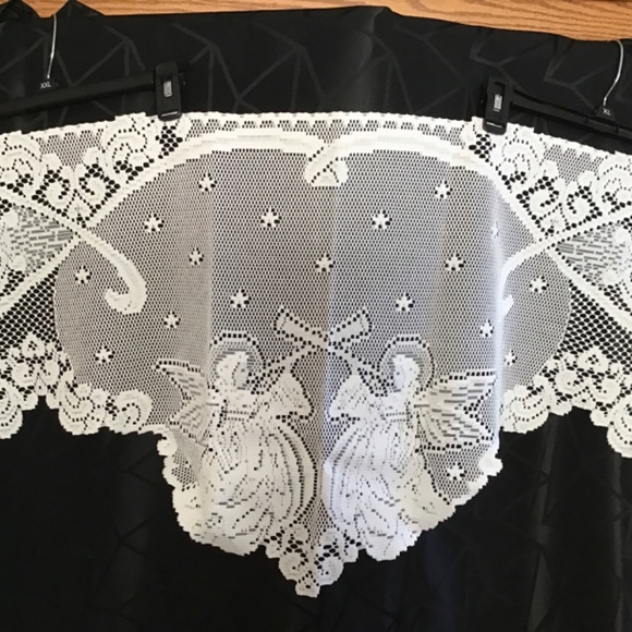 White Lace Mantel Scarf with angels and scalloped edging - Picture 2 of 8